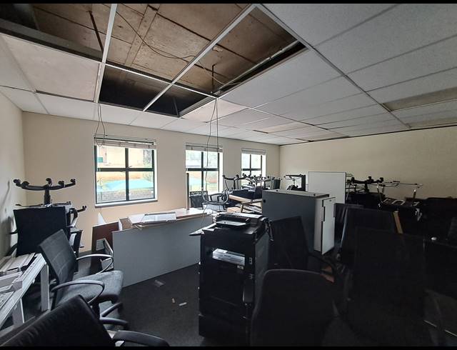 174M² OFFICE TO LET IN DUNKELD WEST